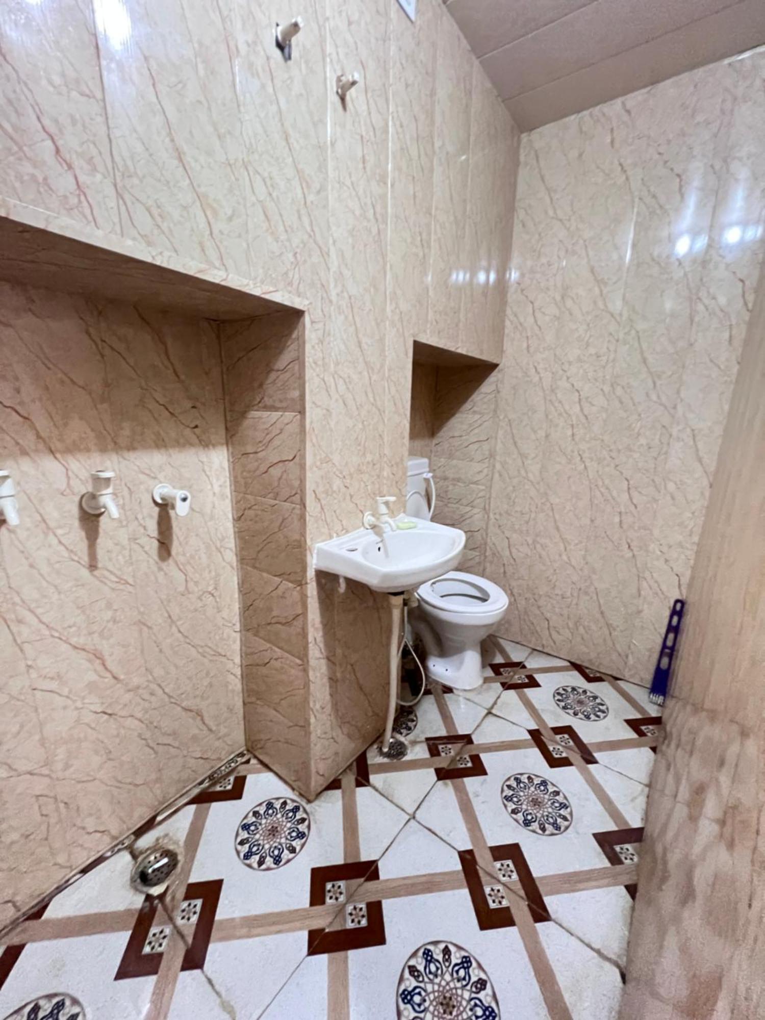 Pakhi Residency Hotel Vrindavan Exterior photo