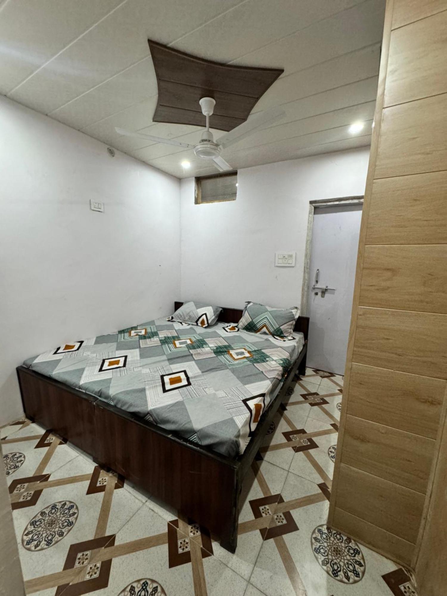 Pakhi Residency Hotel Vrindavan Exterior photo